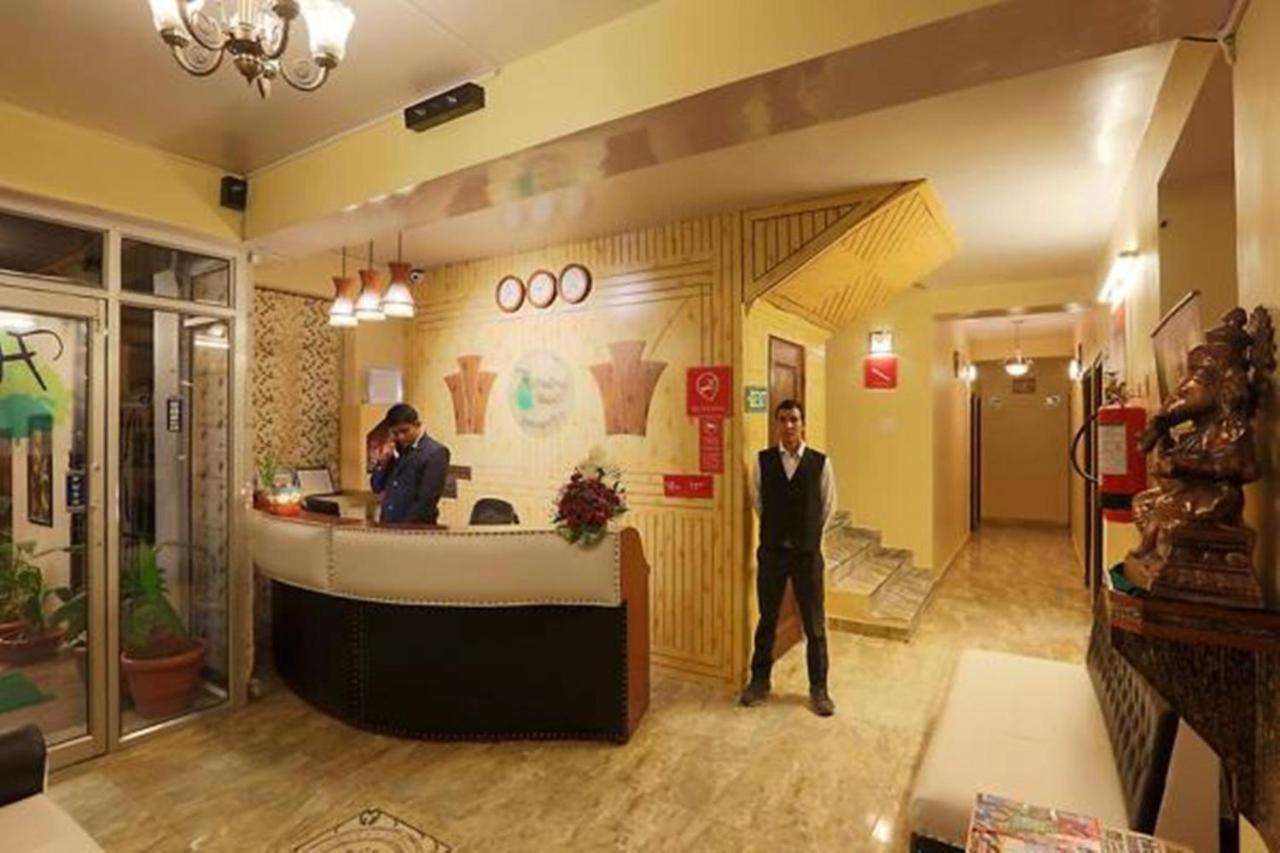 Отель Harmony Purple Mall Road Шимла Экстерьер фото